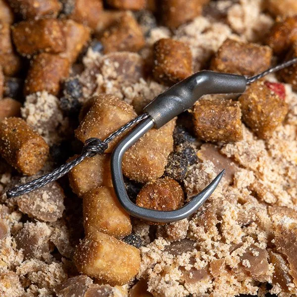 Nash Solid Bag Rig 8 ohne Widerhaken, vorgebundenes Haken-Vorfach mit Öhr 3 Stück